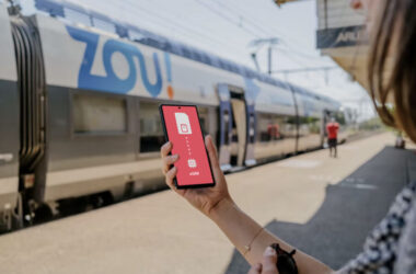 How to Switch Between eSIMs While Traveling Across Asia?